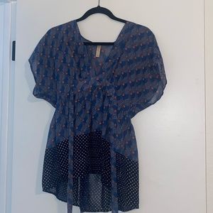 “Xhiliration” short sleeve retro pattern tie back blouse (S)